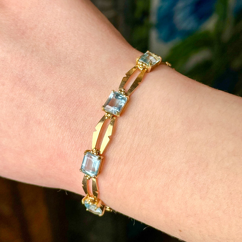 Art Deco Aquamarine Bracelet 15ct Gold 12ct Total