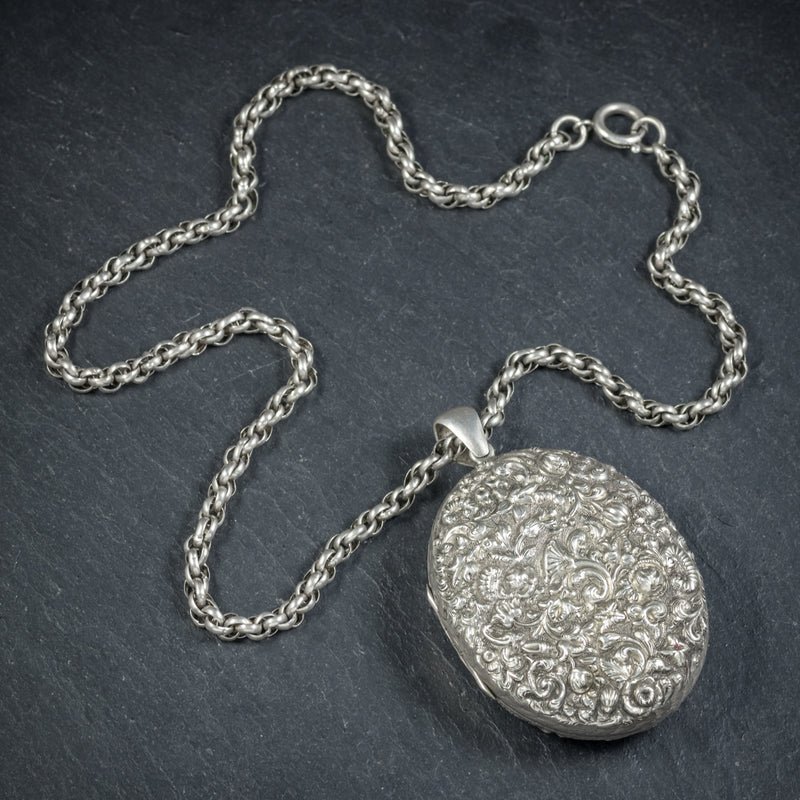 Silver LV Flower Necklace – Unbuttoned Vintage