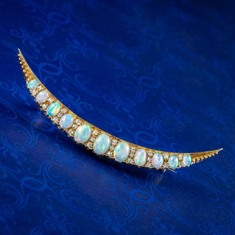 Vintage Brooch Blue Cabochon and Gold Metal Victorian Jewelry 